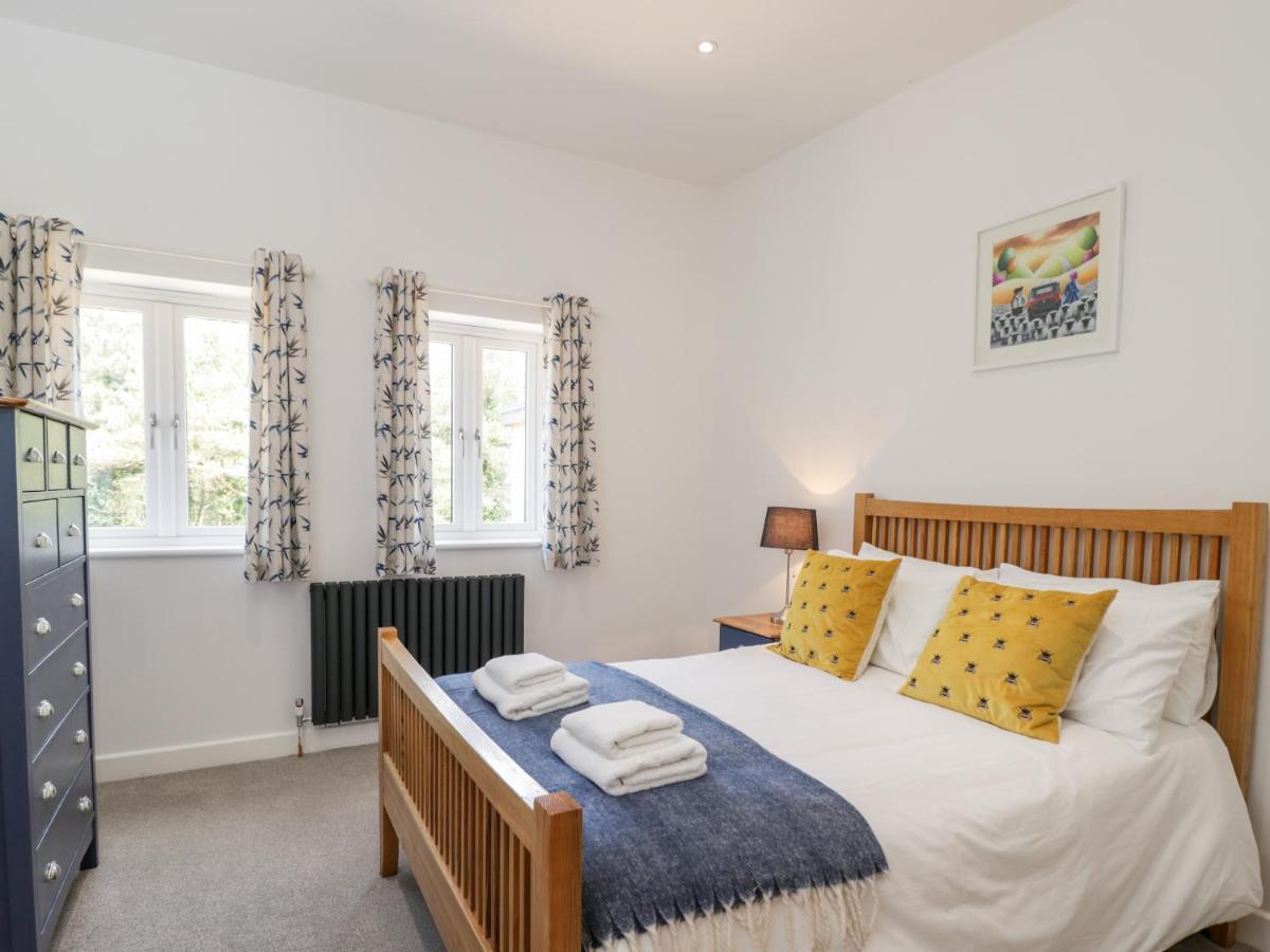 The Barn Villa Poole Bagian luar foto