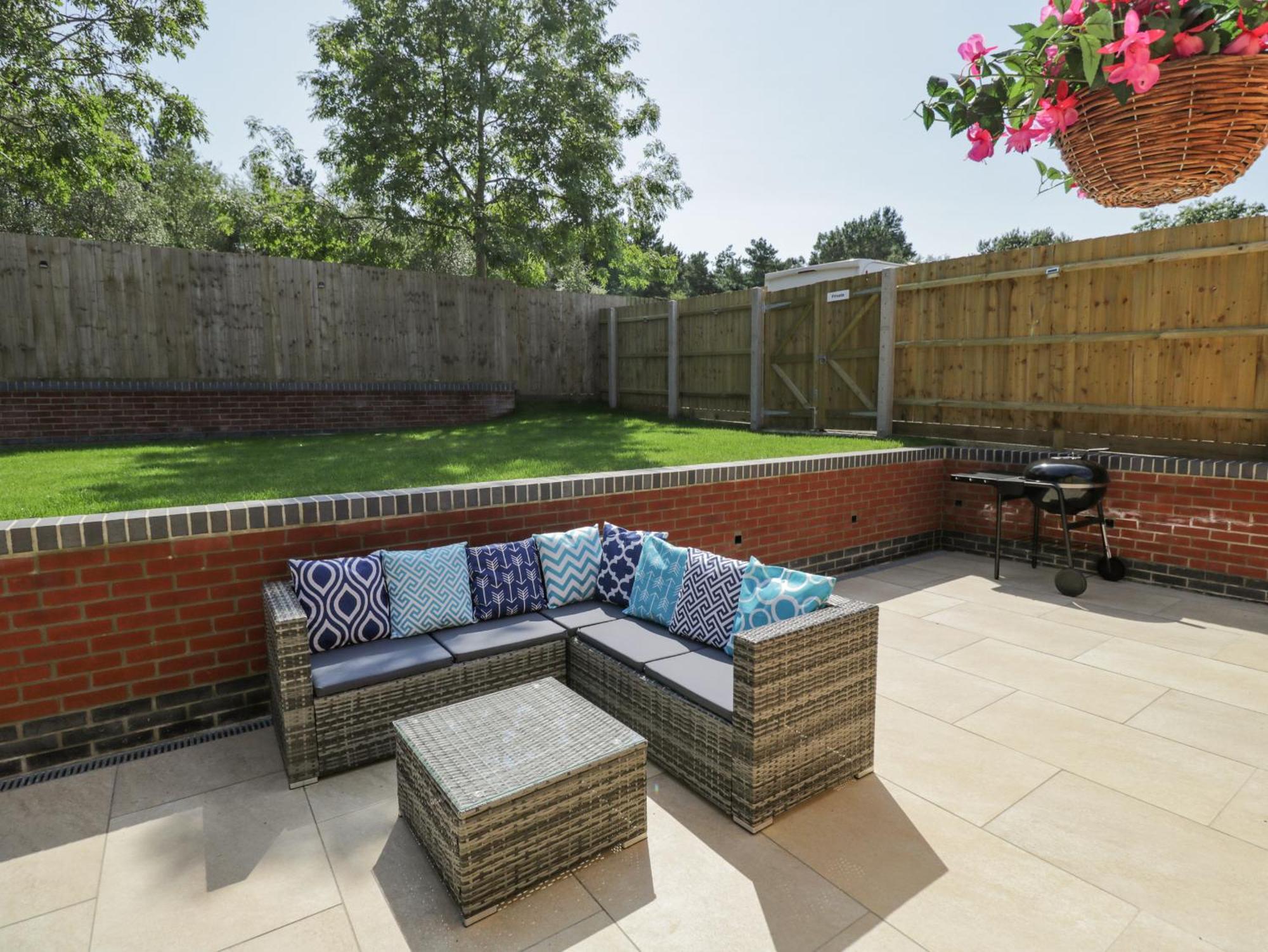The Barn Villa Poole Bagian luar foto
