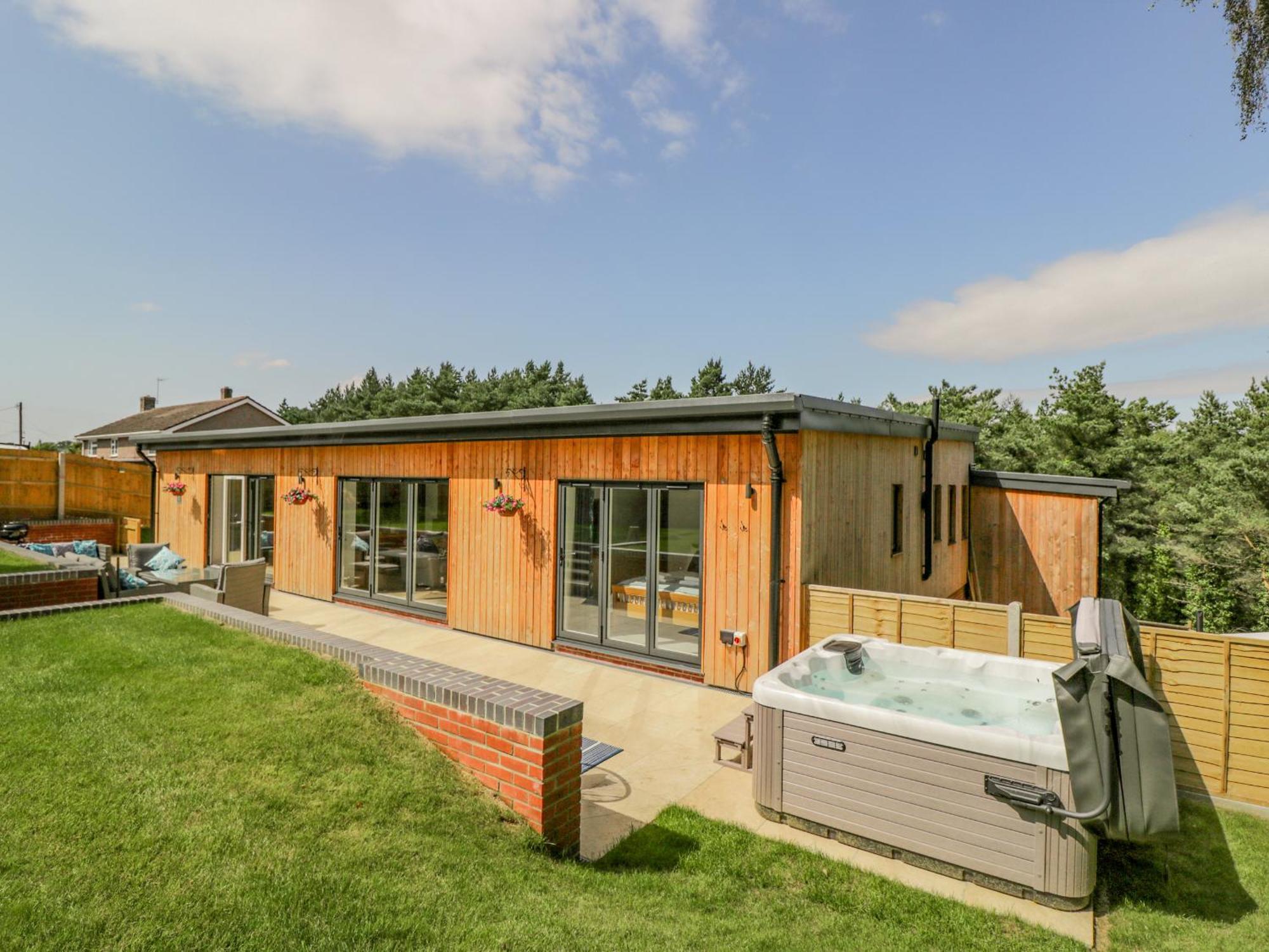 The Barn Villa Poole Bagian luar foto
