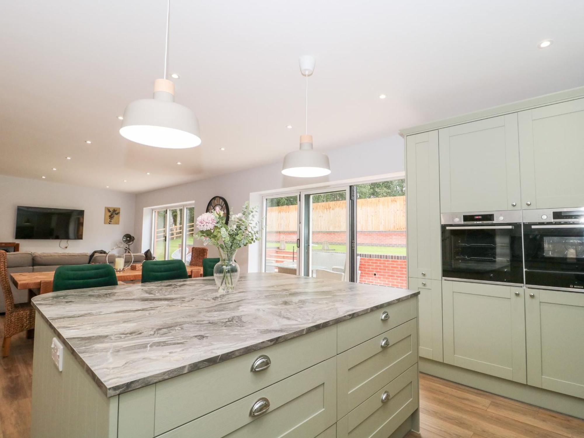 The Barn Villa Poole Bagian luar foto