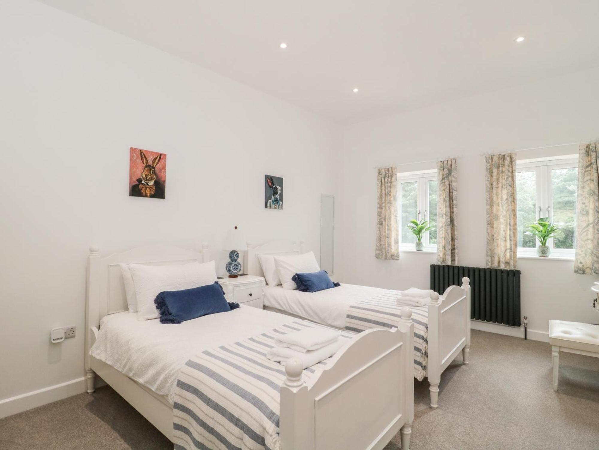 The Barn Villa Poole Bagian luar foto