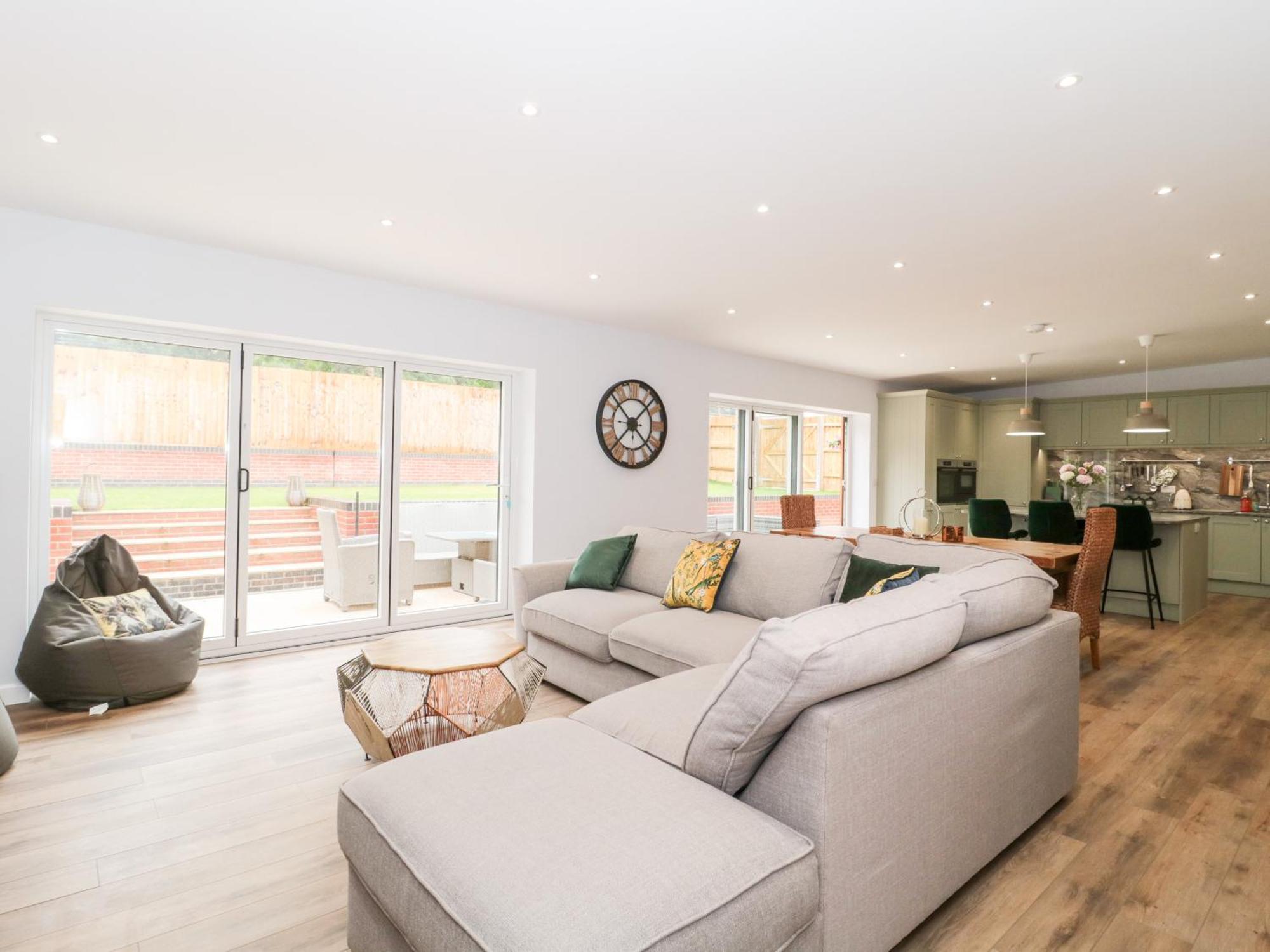 The Barn Villa Poole Bagian luar foto